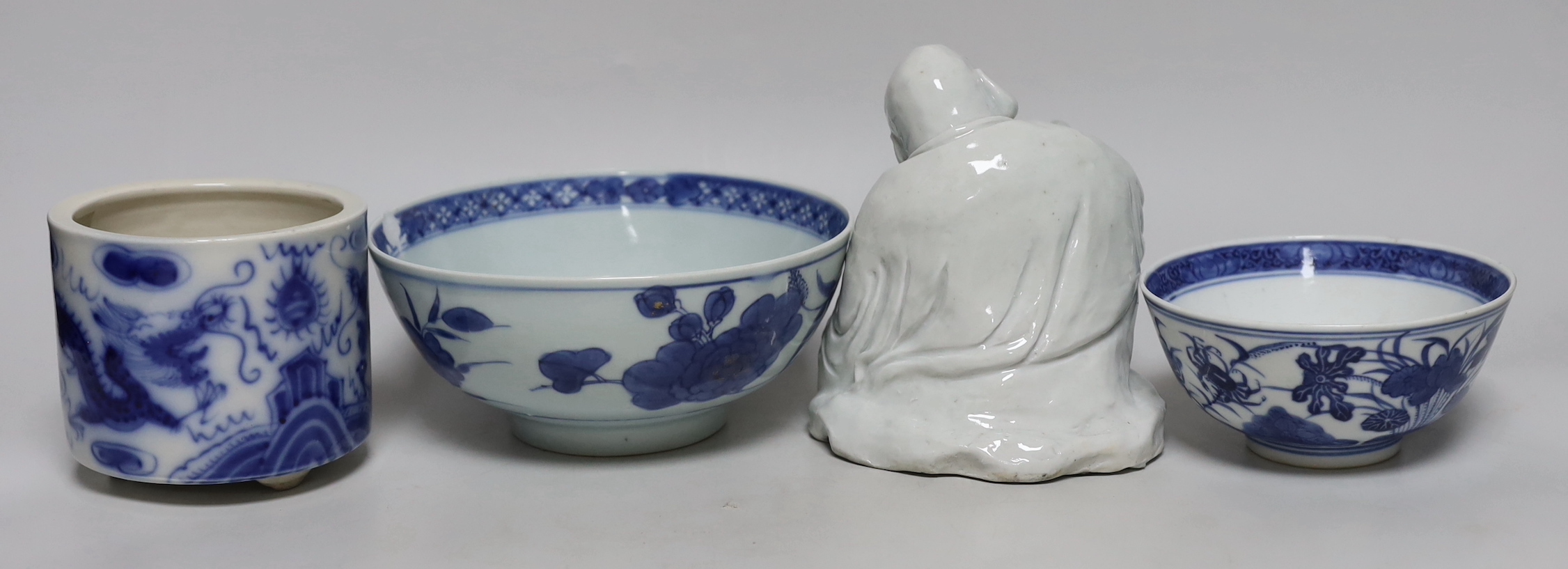 A Chinese pottery figure of a Sage, a blue and white brush pot and two bowls, sage 16cm high